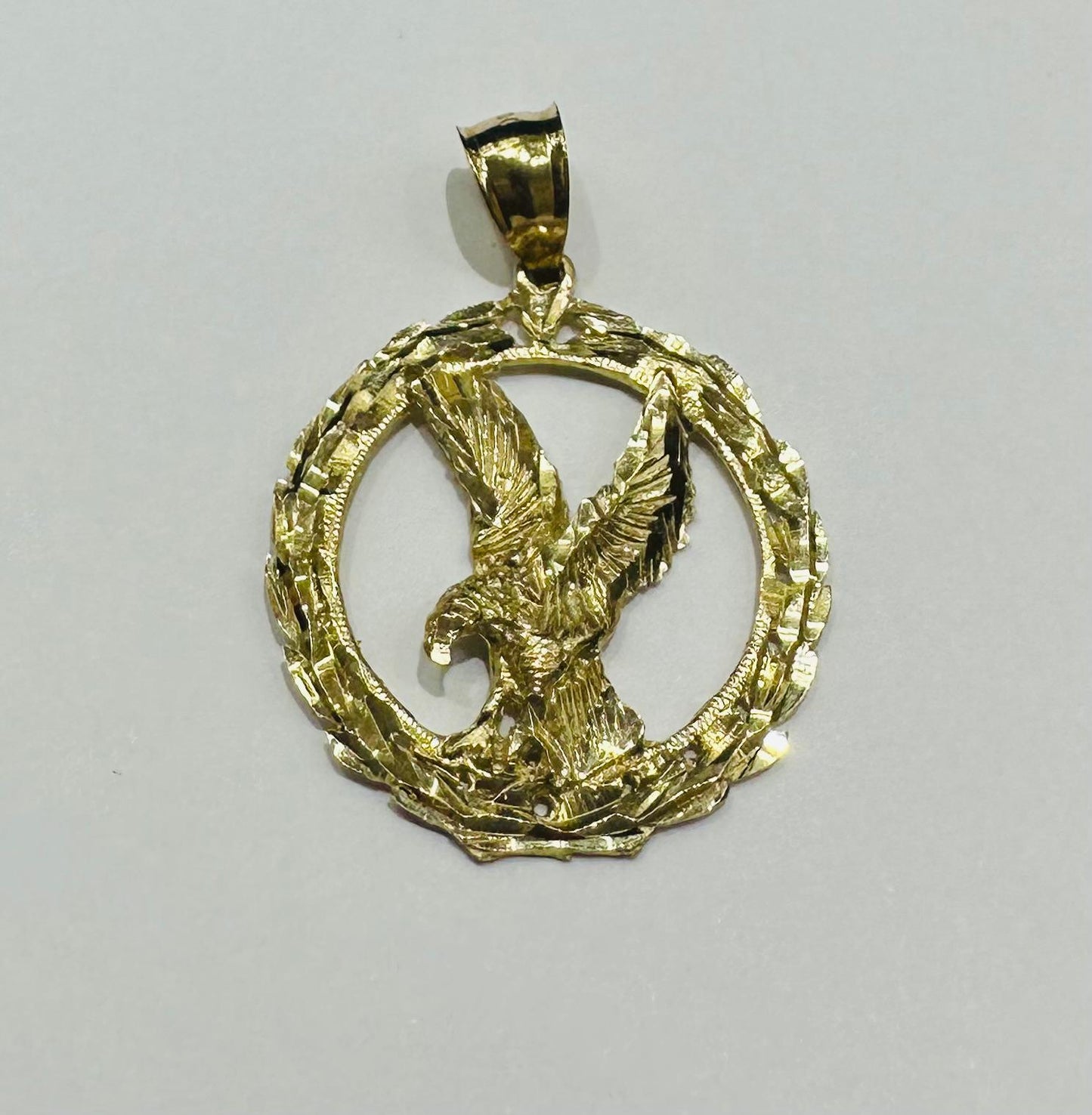 10K GOLD ROUND EAGLE PENDANT- WEIGHT: 5.9gm