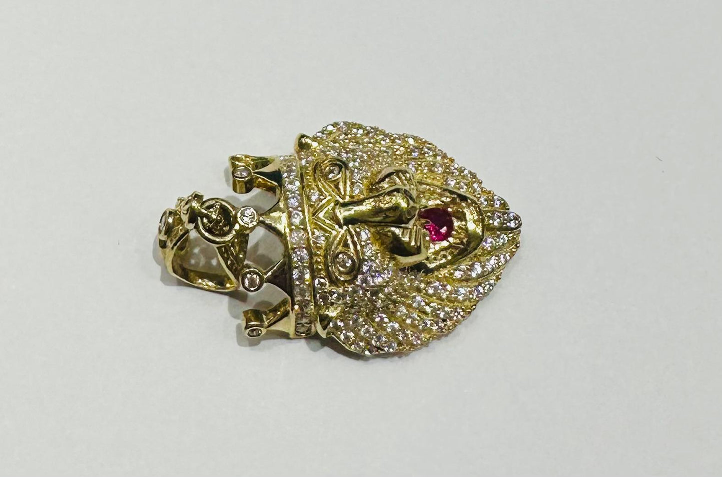 10K GOLD LION PENDANT WITH WHITE SAPPHIRE- WEIGHT: 6.1gm