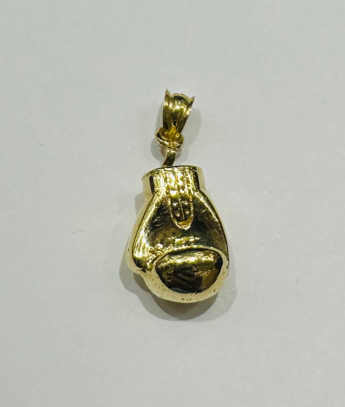 10K GOLD BOXING GLOVE PENDANT- WEIGHT:  3.8gm