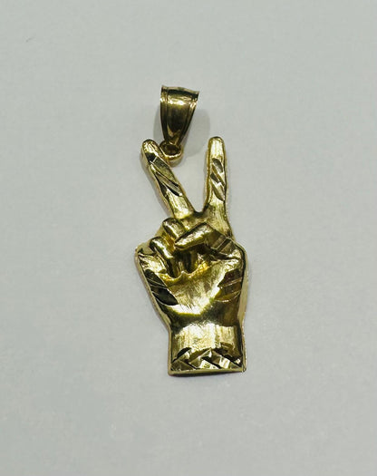 10K GOLD VICTORY SIGN PENDANT- WEIGHT:  1.6gm