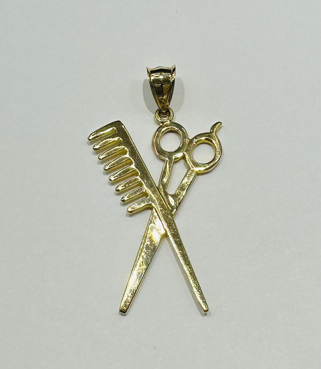 10K GOLD SCISSOR AND COMB TOOLS PENDANT- WEIGHT:  4.2gm