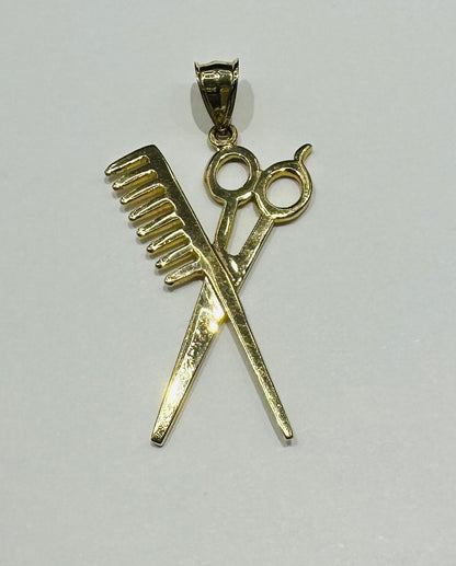 10K GOLD SCISSOR AND COMB TOOLS PENDANT- WEIGHT:  4.2gm
