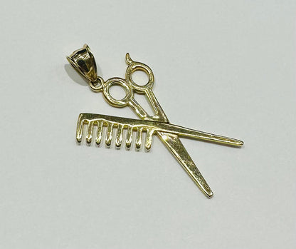 10K GOLD SCISSOR AND COMB TOOLS PENDANT- WEIGHT:  4.2gm