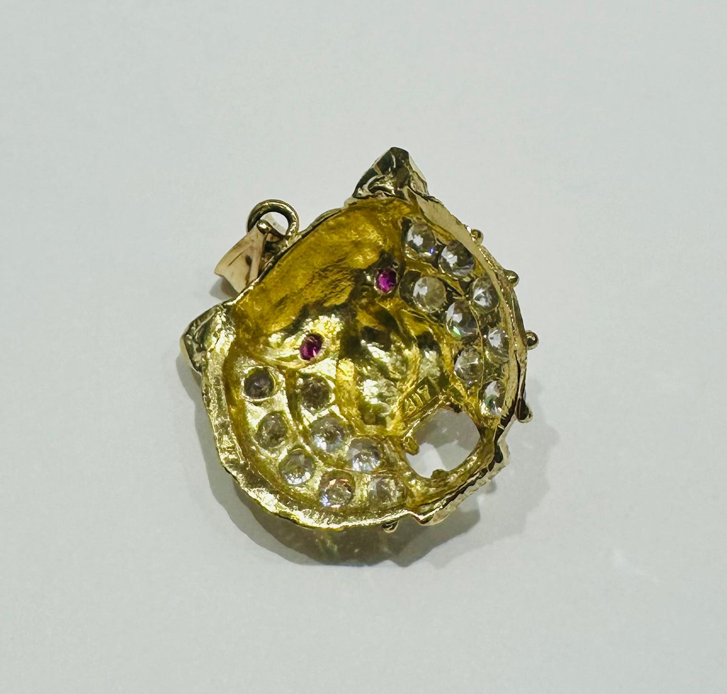 10K GOLD TIGER PENDANT WITH SAPPHIRE- WEIGHT:  5.5gm