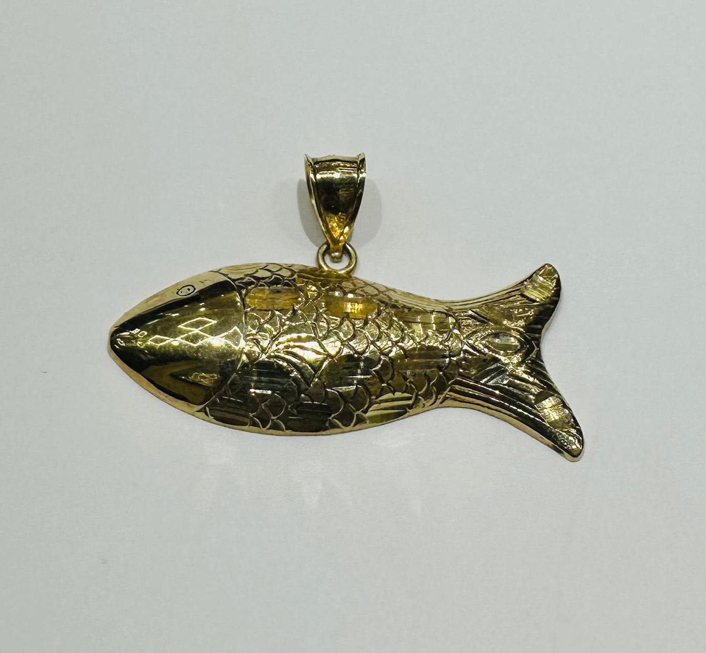 10K GOLD FISH PEDANT- WEIGHT:  3.0gm