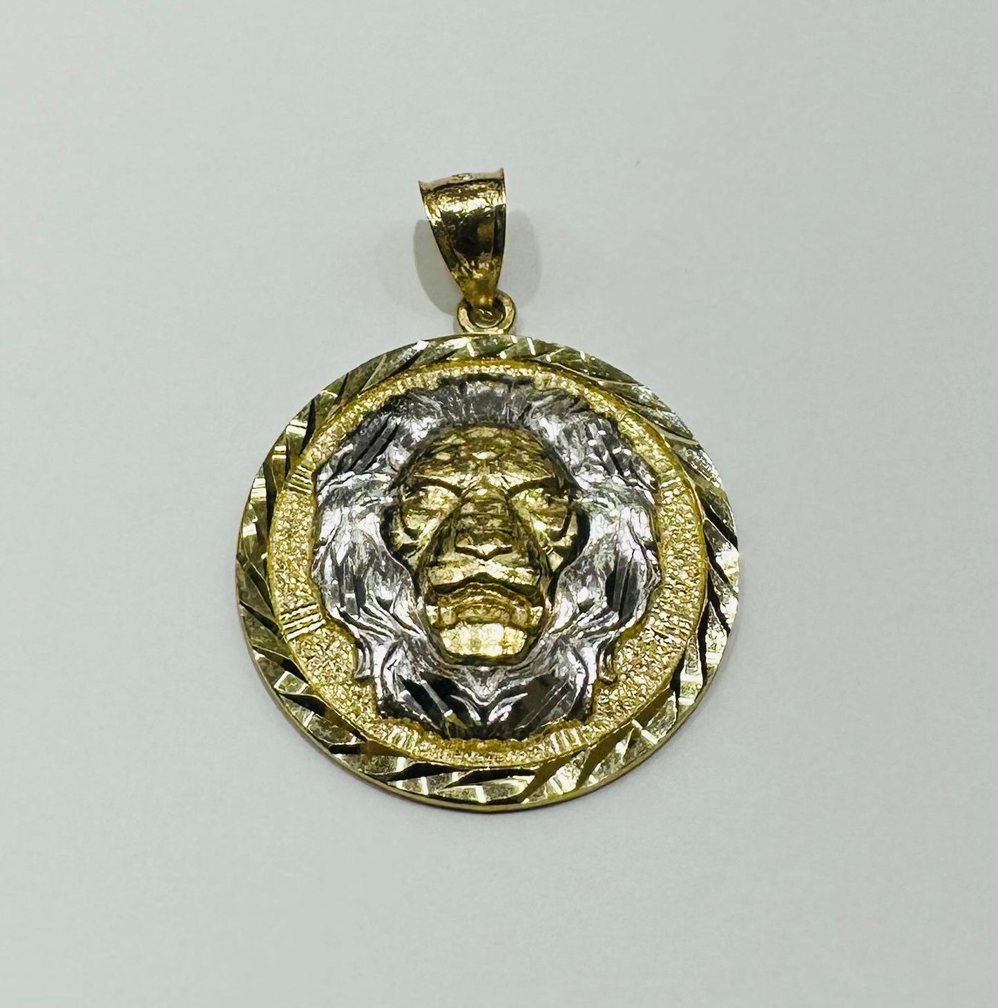 10K GOLD TWO TONED LION PEDANT- WEIGHT:  3.6gm