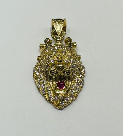 10K GOLD LION PENDANT WITH SAPPHIRE STONES- WEIGHT:  3.8gm