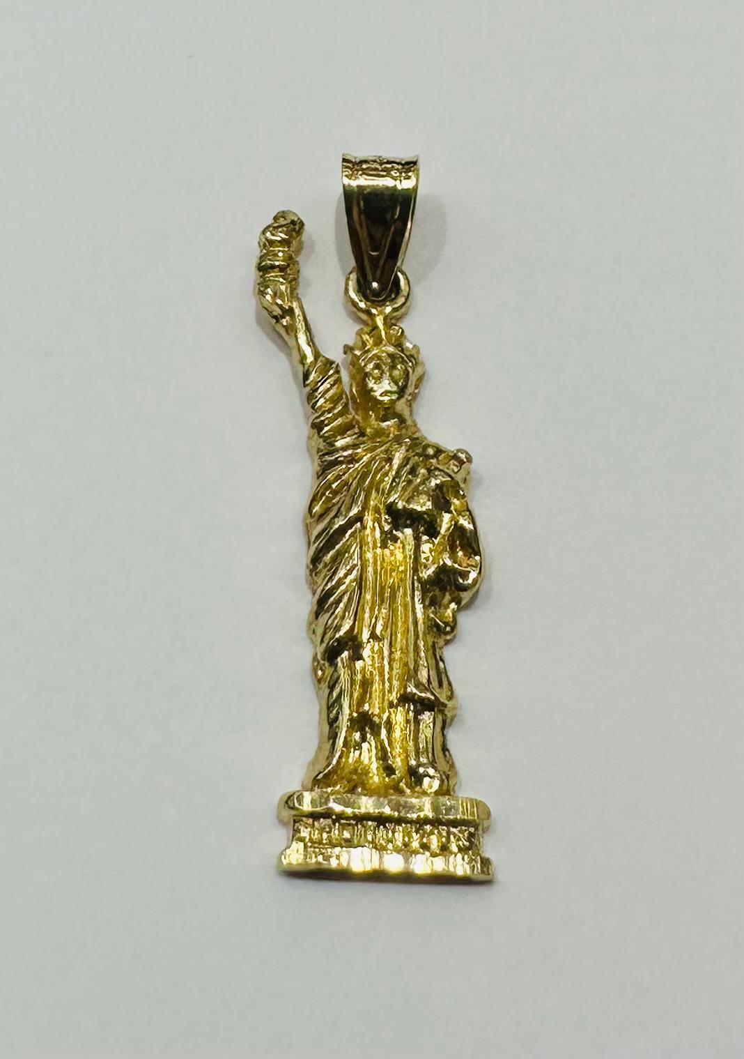 10K GOLD STATUE OF LIBERTY PENDANT- WEIGHT: 2.1gm