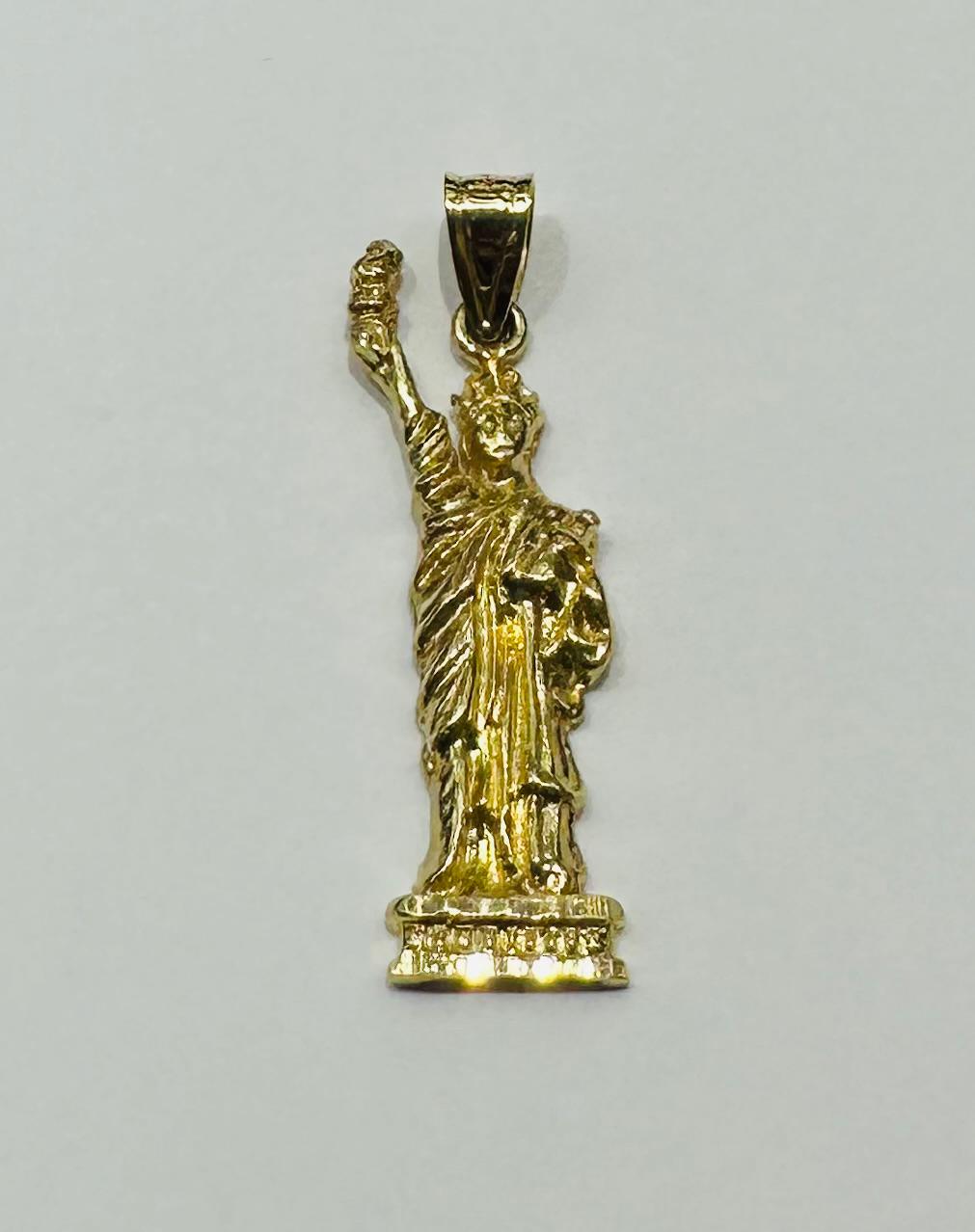 10K GOLD STATUE OF LIBERTY PENDANT- WEIGHT: 2.1gm