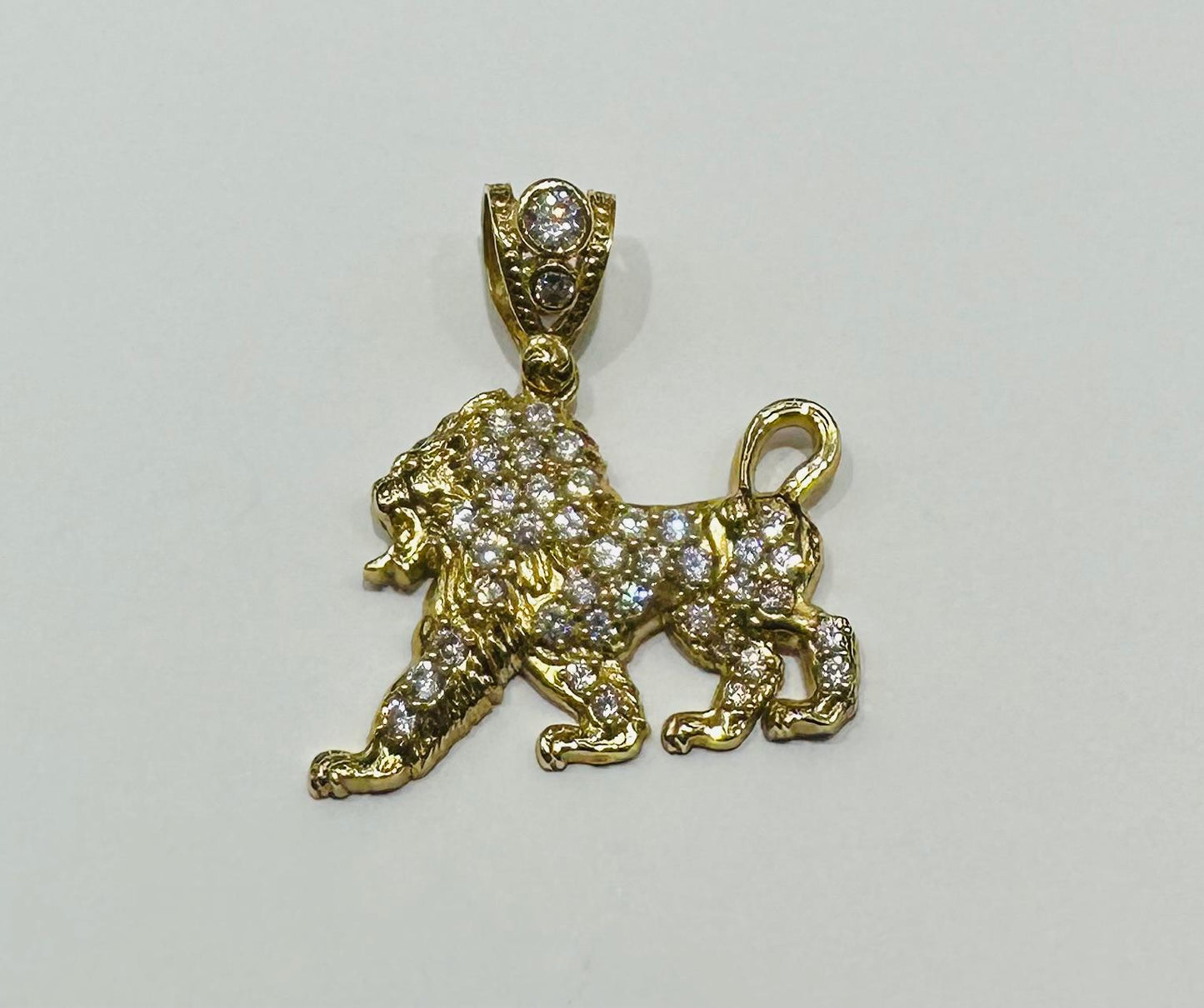 10K GOLD LION PENDANT WITH WHITE SAPPHIRE- WEIGHT:  5.1gm