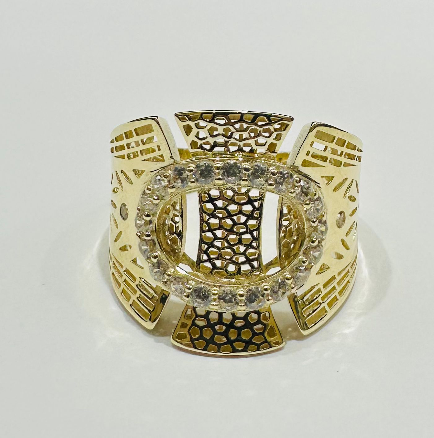 10K GOLD RING WITH WHITE SAPPHIRE- WEIGHT: 3.6gm