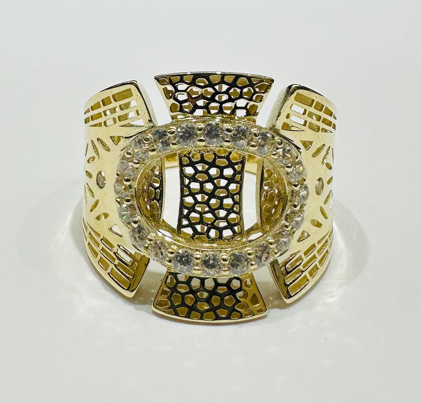 10K GOLD RING WITH WHITE SAPPHIRE- WEIGHT: 3.6gm
