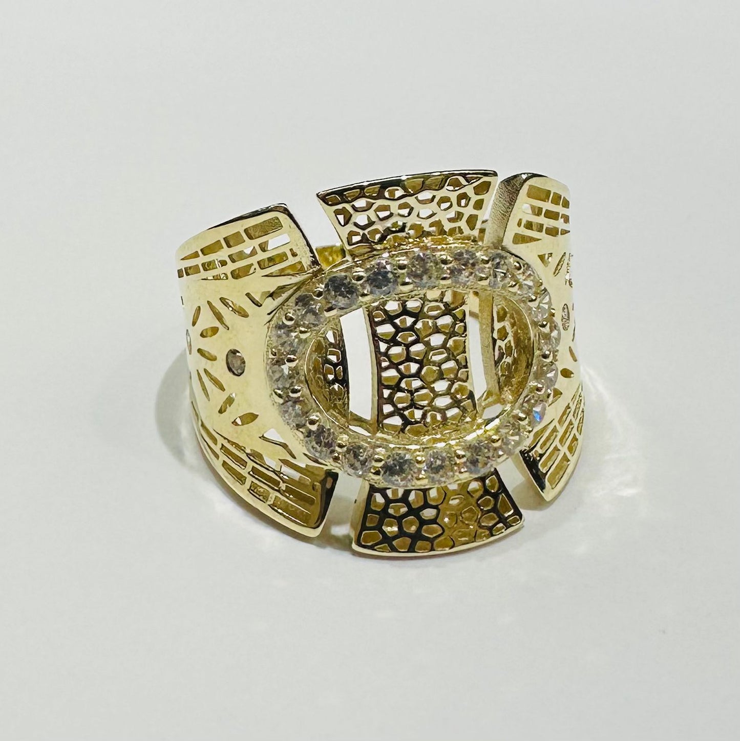 10K GOLD RING WITH WHITE SAPPHIRE- WEIGHT: 3.6gm