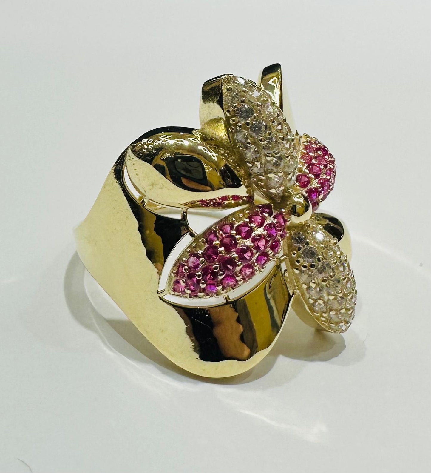 10K GOLD FLOWER RING WITH SAPPHIRE STONES- WEIGHT: 3.8gm