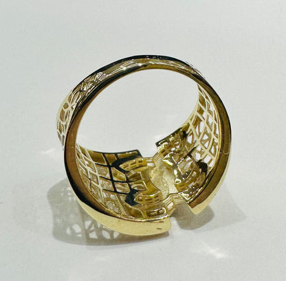 10K GOLD RING- WEIGHT: 2.3gm