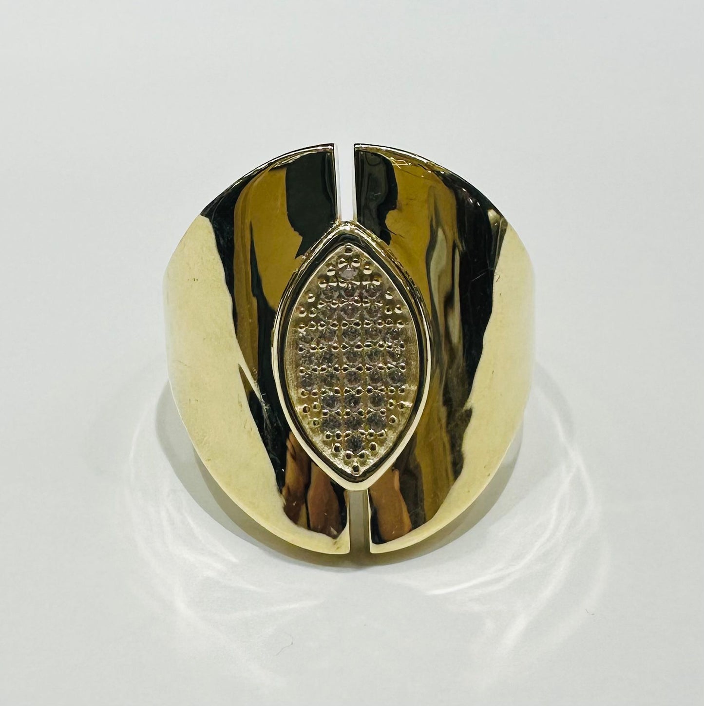 10K GOLD RING WITH SAPPHIRE STONES- WEIGHT: 2.7gm