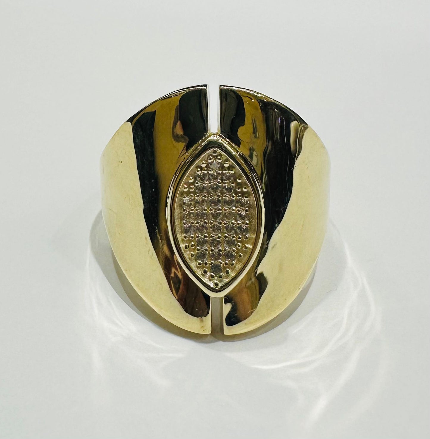 10K GOLD RING WITH SAPPHIRE STONES- WEIGHT: 2.7gm