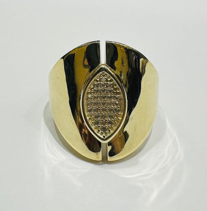 10K GOLD RING WITH SAPPHIRE STONES- WEIGHT: 2.7gm