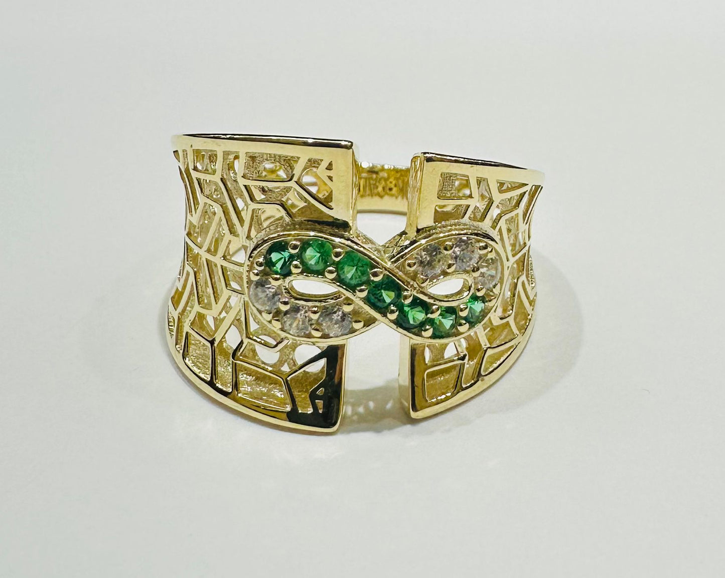 10K GOLD RING- WEIGHT: 2.9gm