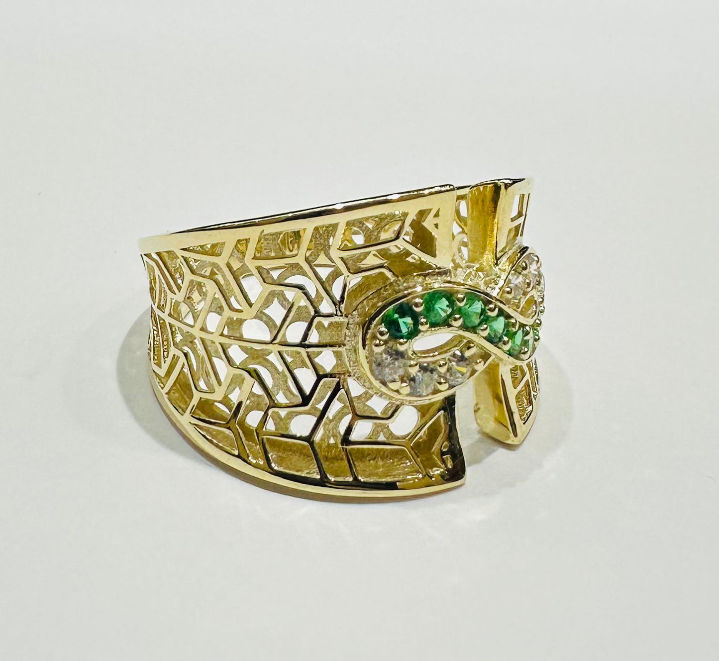 10K GOLD RING- WEIGHT: 2.9gm