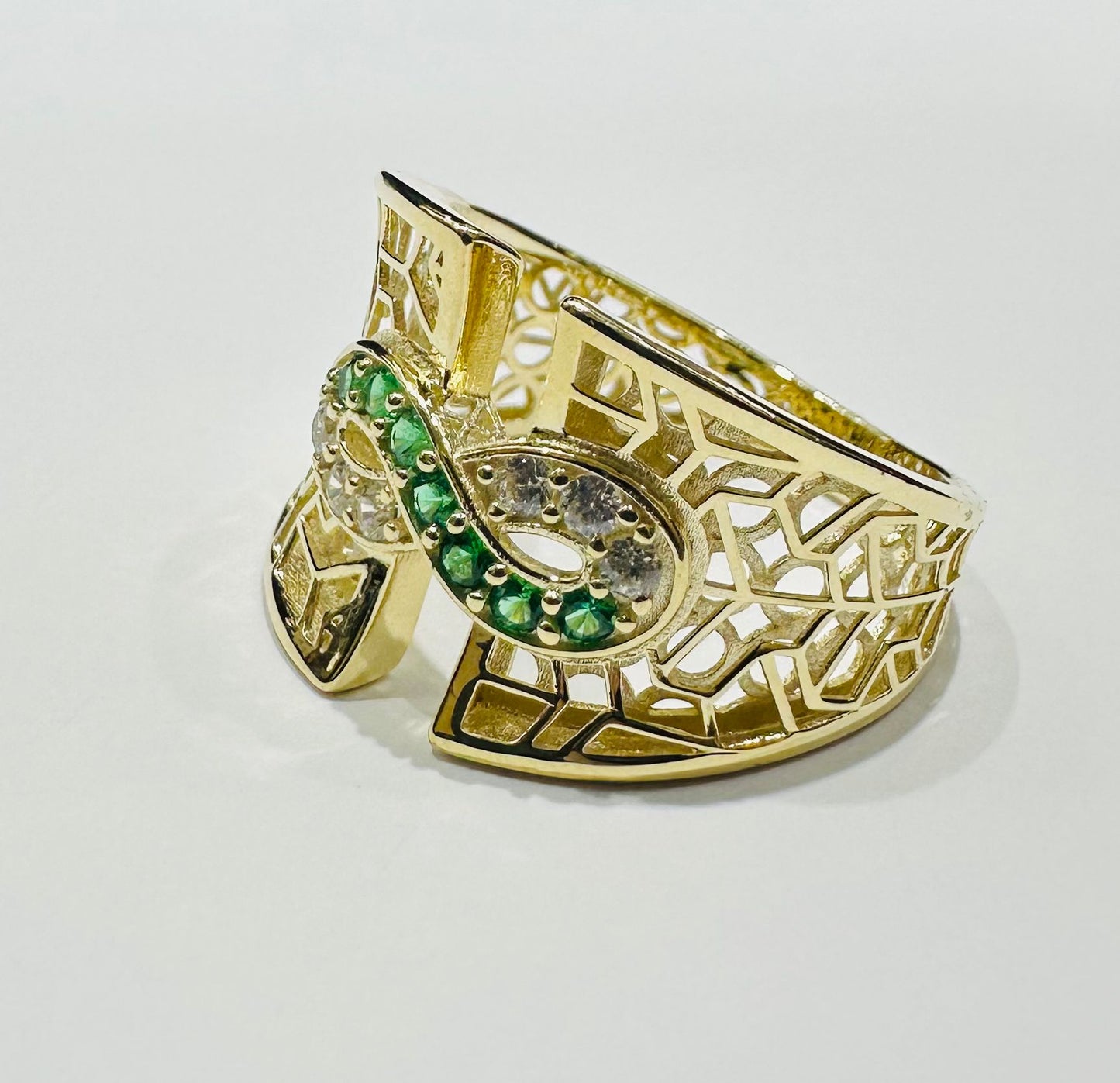 10K GOLD RING- WEIGHT: 2.9gm