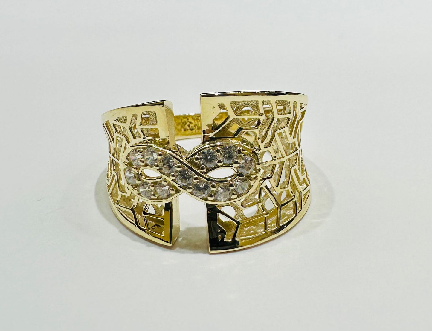 10K GOLD RING WITH WHITE SAPPHIRE- WEIGHT: 3.3gm