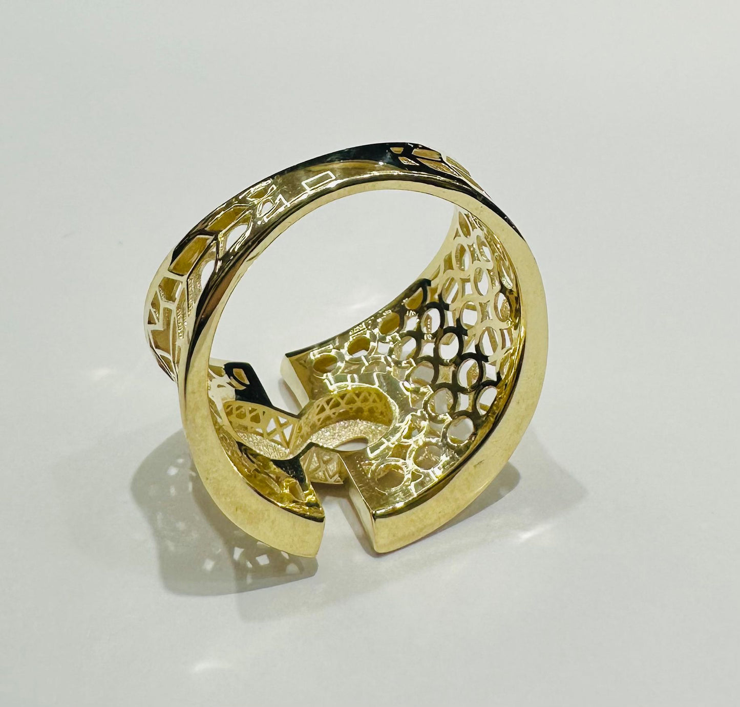 10K GOLD RING- WEIGHT: 2.7gm
