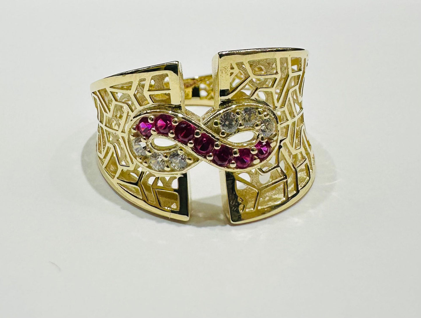10K GOLD RING WITH SAPPHIRE STONES- WEIGHT: 2.9gm