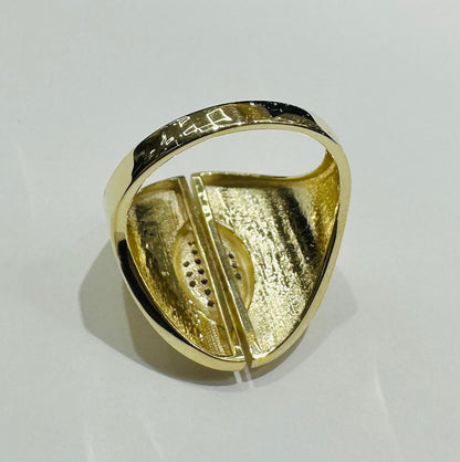 10K GOLD RING WITH SAPPHIRE STONES- WEIGHT: 2.7gm