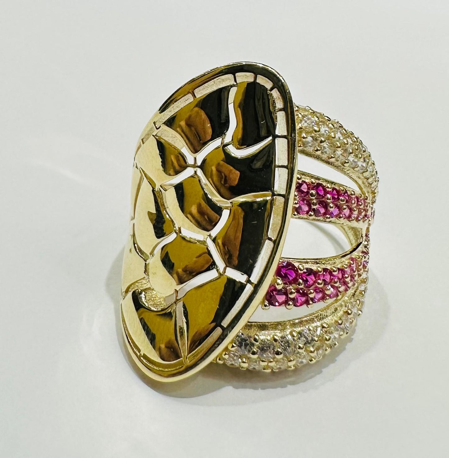 10K GOLD RING WITH SAPPHIRE STONES- WEIGHT: 4.7gm