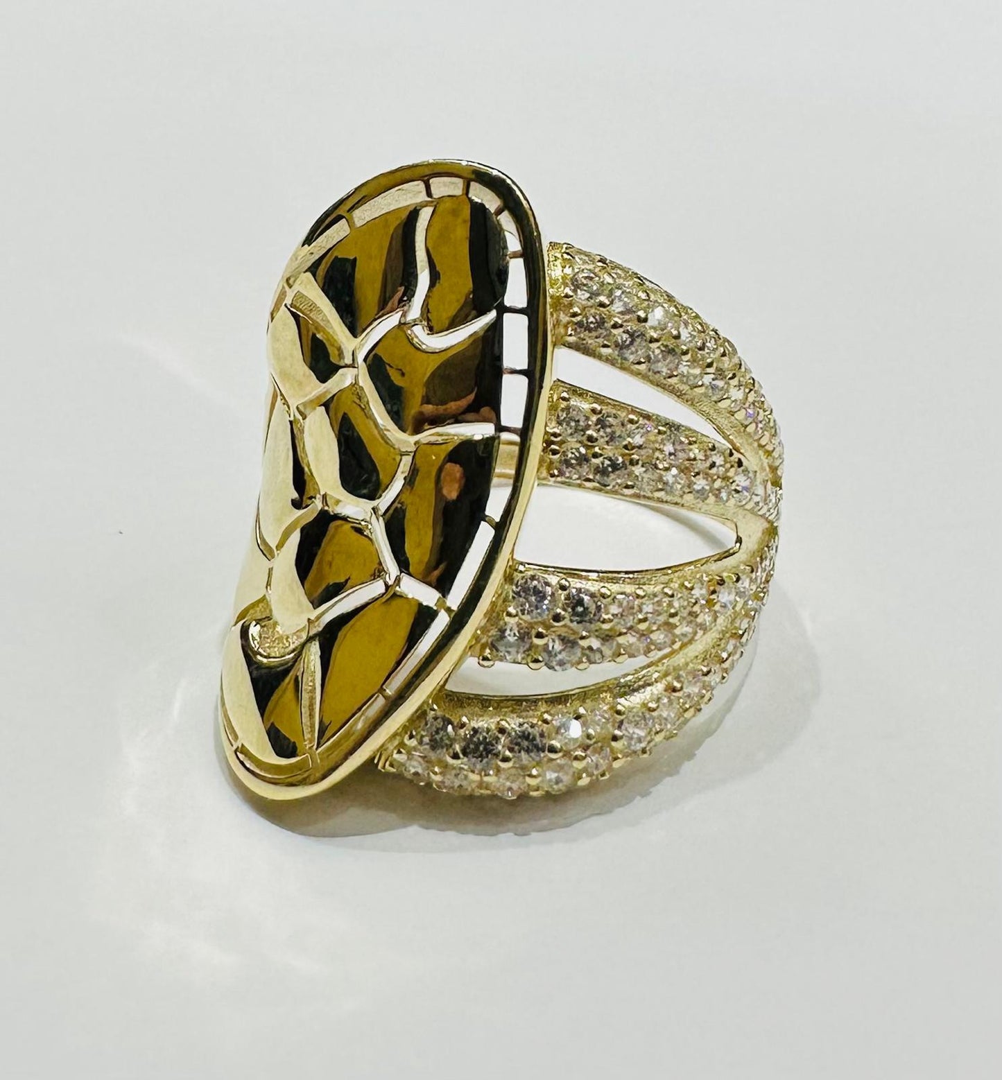 10K GOLD RING WITH SAPPHIRE STONES- WEIGHT: 4.7gm