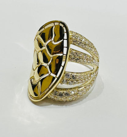 10K GOLD RING WITH SAPPHIRE STONES- WEIGHT: 4.7gm