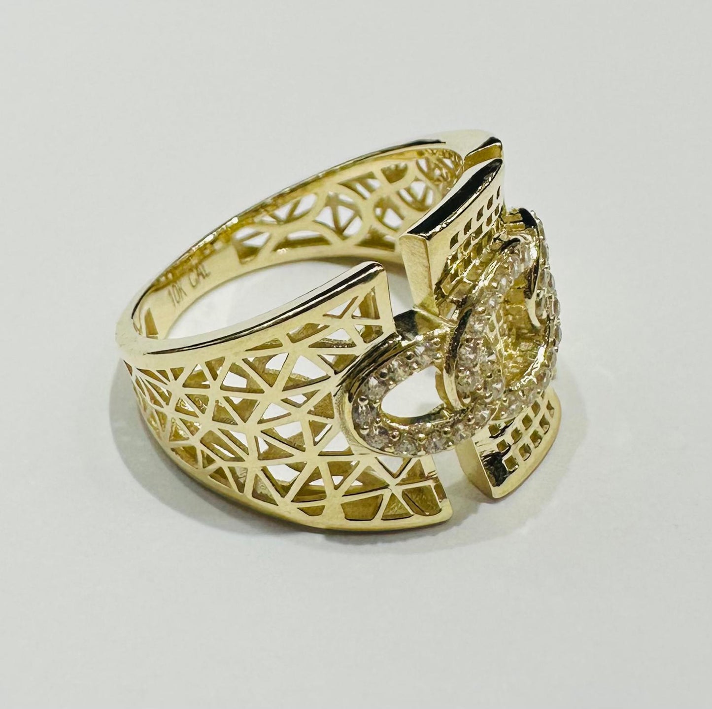 10K GOLD RING WITH SAPPHIRE STONES- WEIGHT: 3.3gm