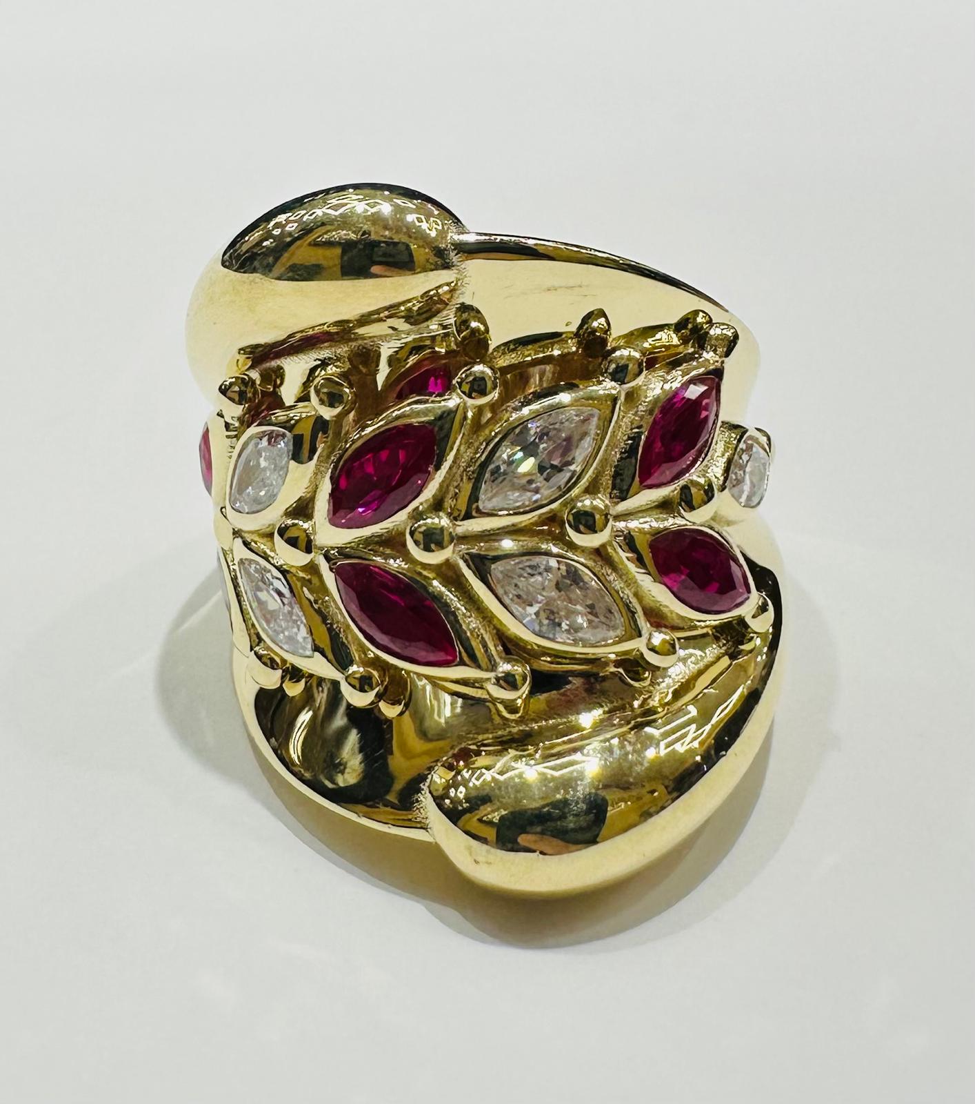 10K GOLD RING WITH SAPPHIRE STONES- WEIGHT: 5.1gm