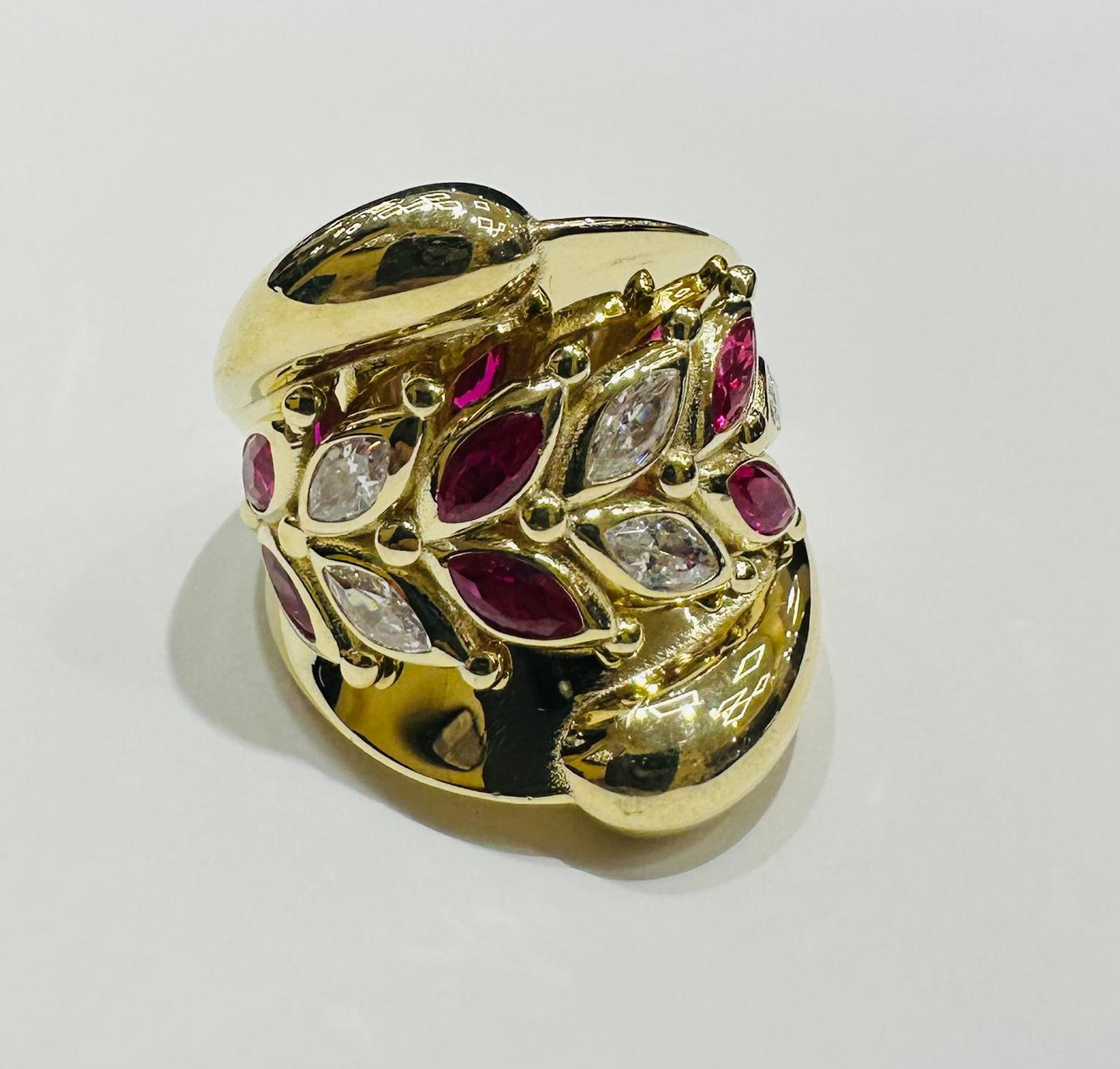 10K GOLD RING WITH SAPPHIRE STONES- WEIGHT: 5.1gm