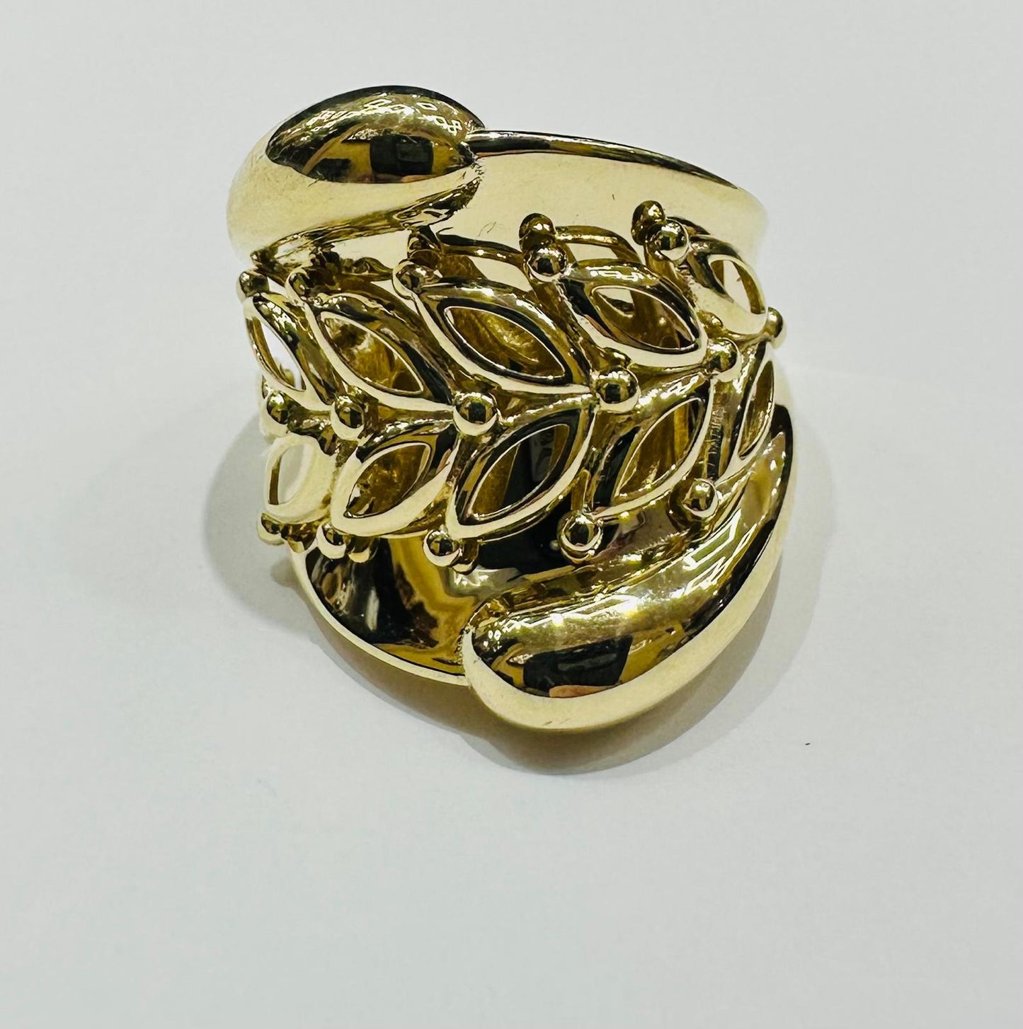 10K GOLD RING- WEIGHT: 3.7gm