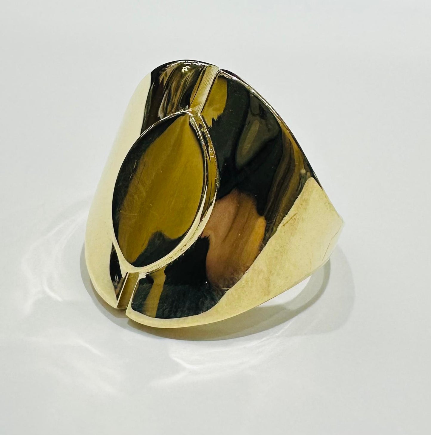 10K GOLD RING- WEIGHT: 2.9gm