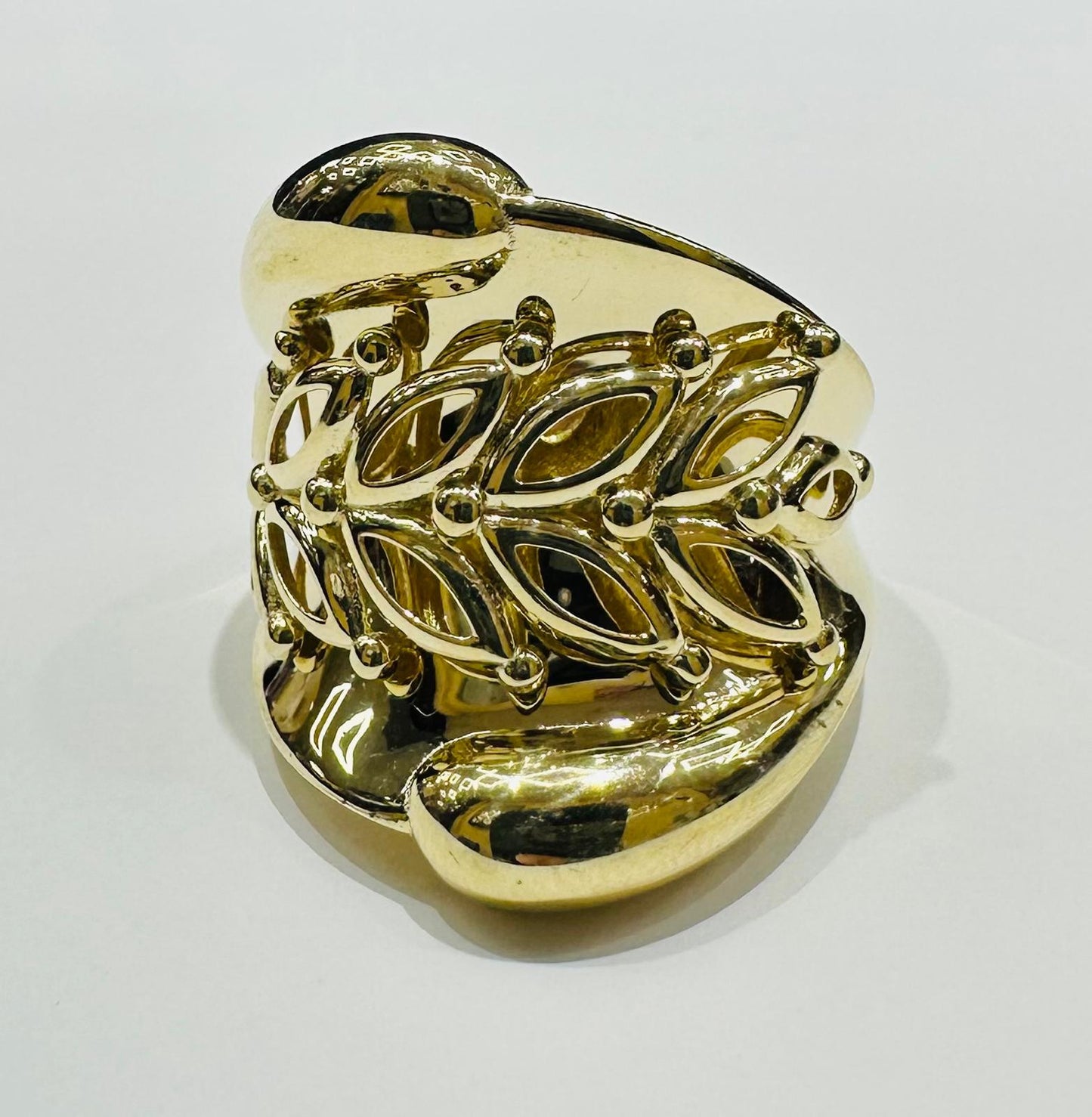 10K GOLD RING- WEIGHT: 3.7gm