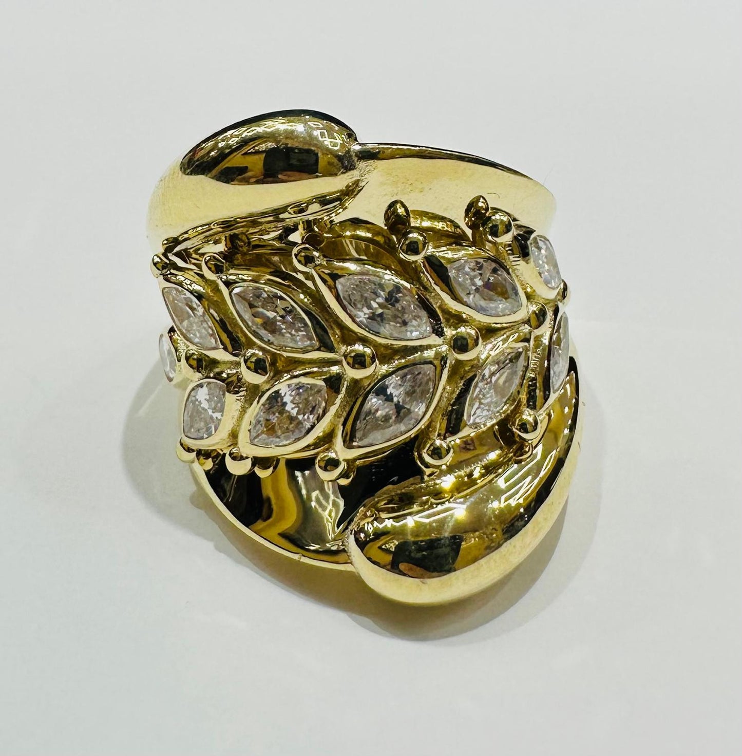 10K GOLD RING WITH SAPPHIRE STONES- WEIGHT: 5.1gm