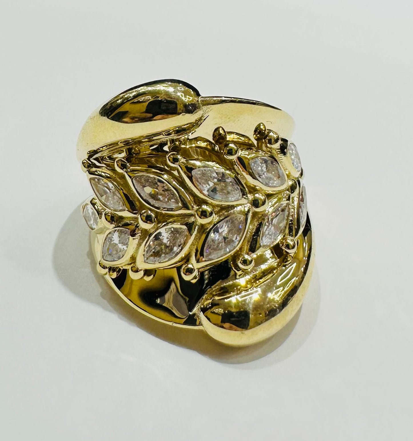 10K GOLD RING WITH SAPPHIRE STONES- WEIGHT: 5.1gm