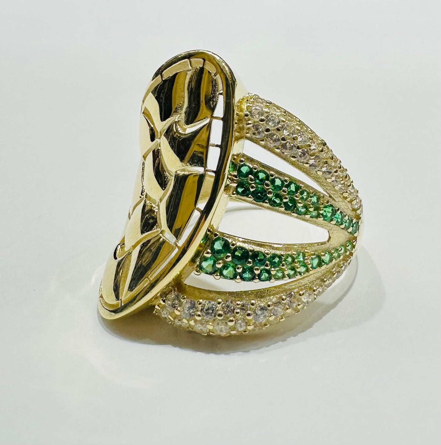 10K GOLD RING WITH SAPPHIRE STONES- WEIGHT: 4.7gm