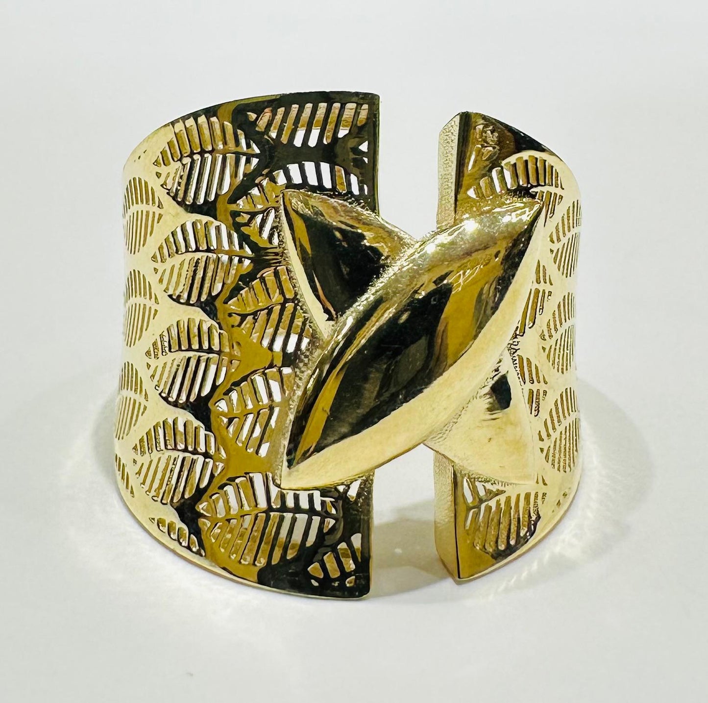10K GOLD RING-WEIGHT: 2.6gm