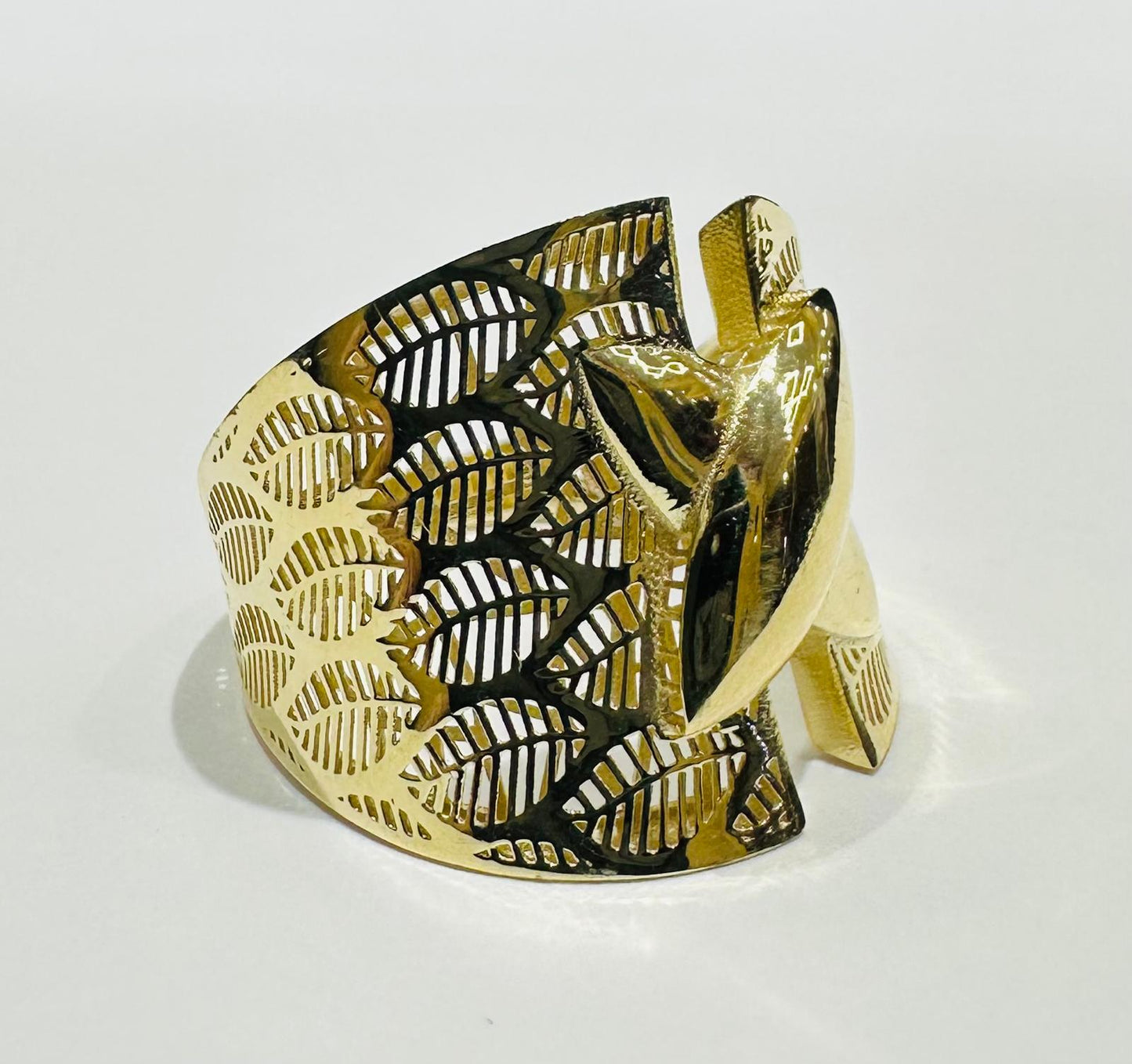 10K GOLD RING-WEIGHT: 2.6gm