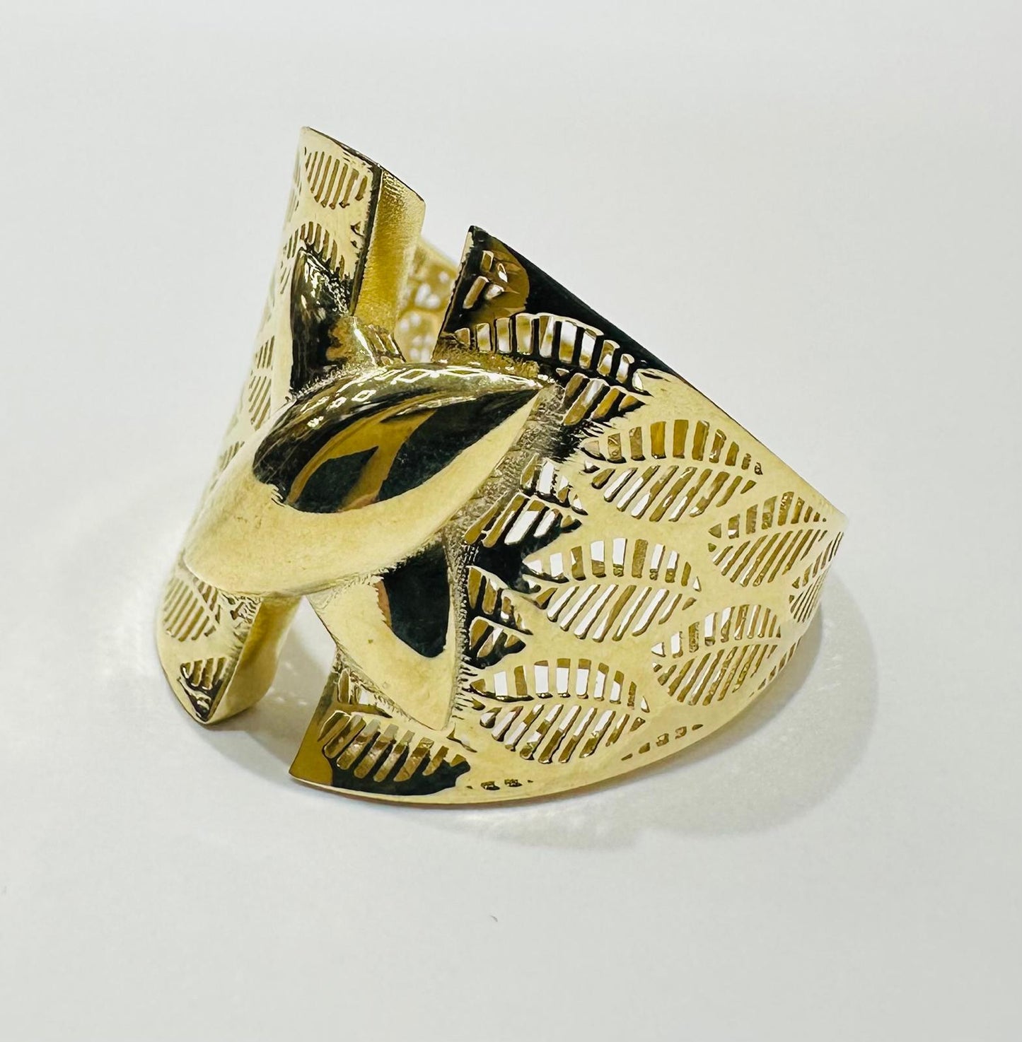 10K GOLD RING-WEIGHT: 2.6gm
