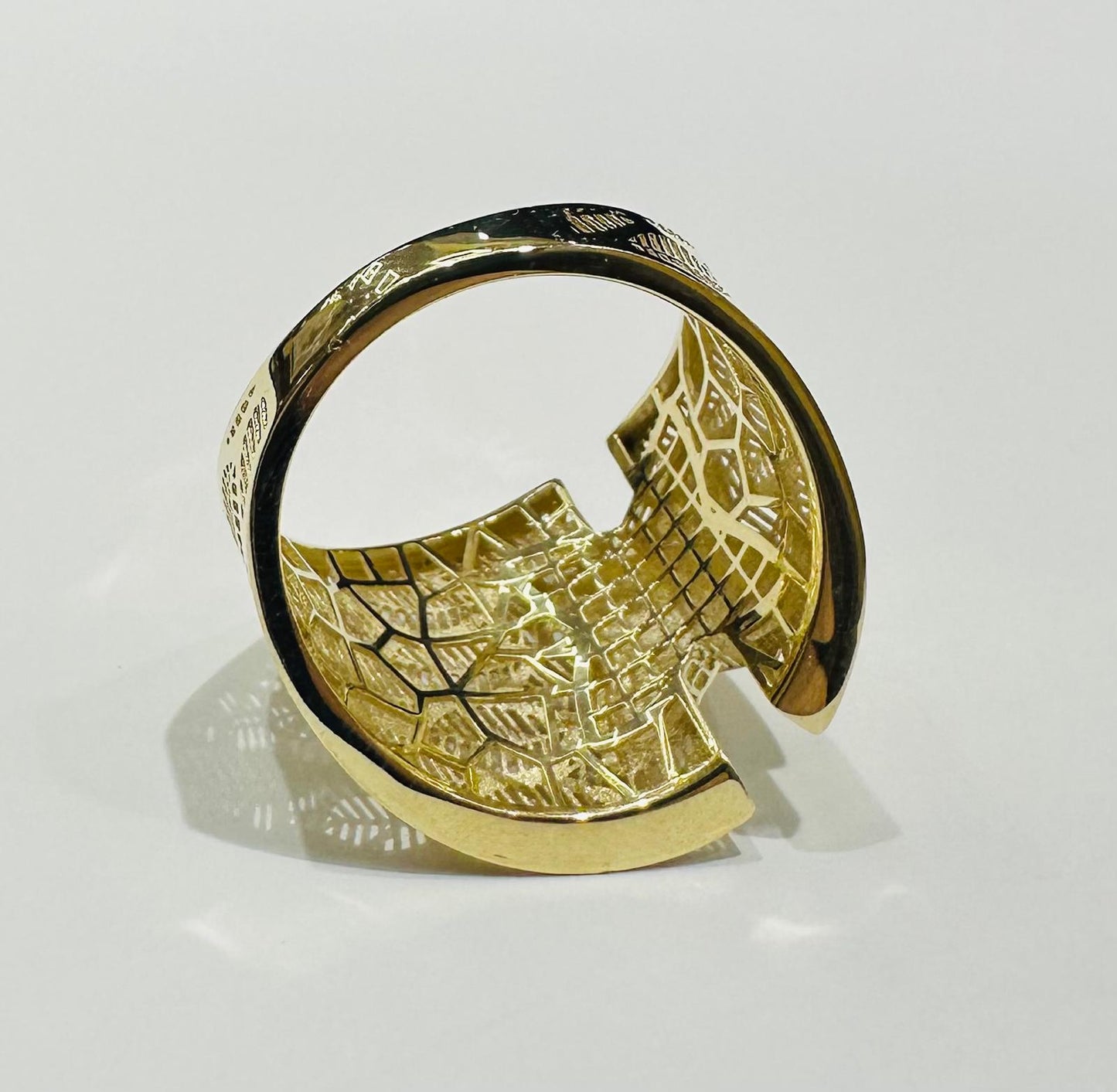 10K GOLD RING-WEIGHT: 2.6gm