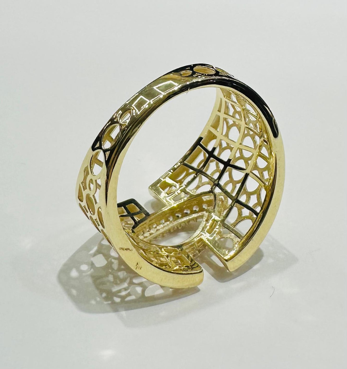 10K GOLD RING WITH SAPPHIRE STONES- WEIGHT: 2.5gm