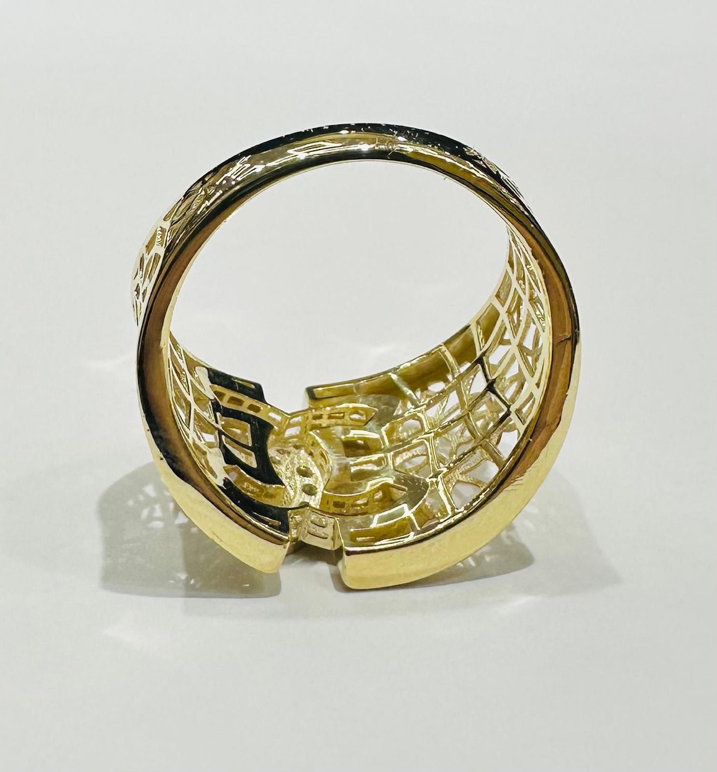 10K GOLD RING WITH WHITE SAPPHIRE-WEIGHT: 2.6gm