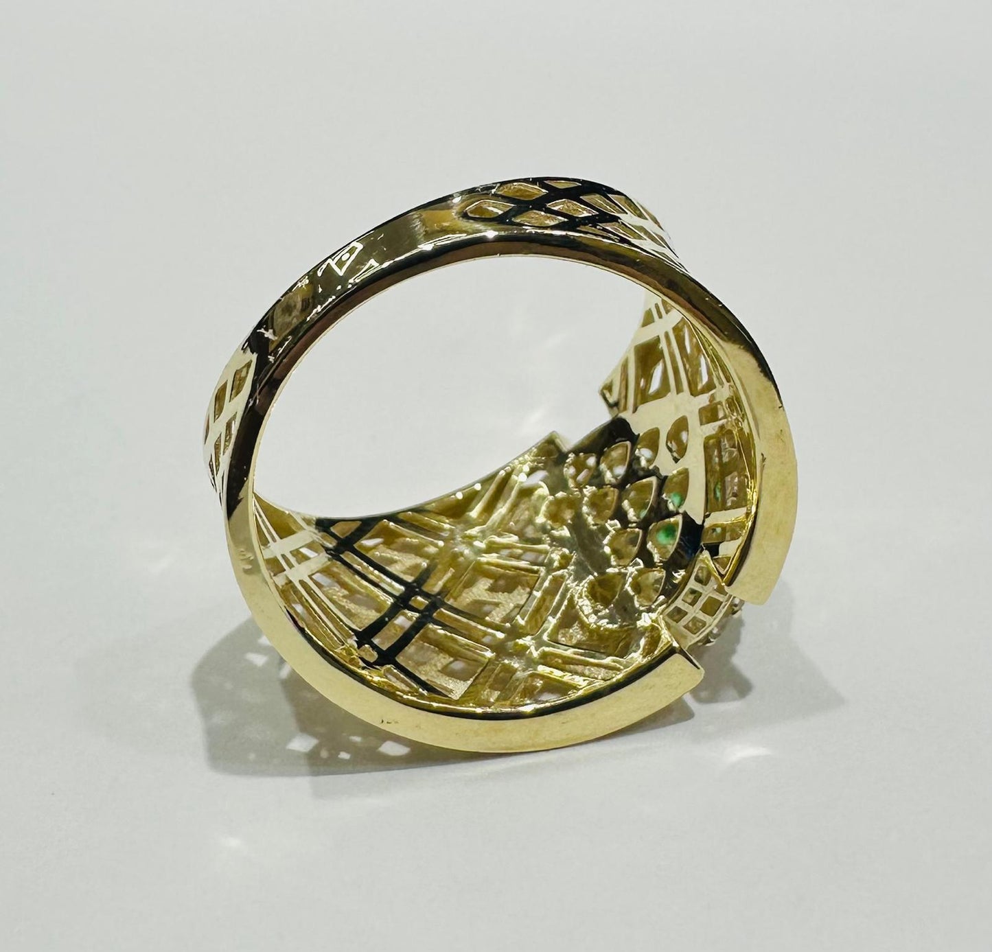 10K GOLD RING WITH SAPPHIRE STONES-WEIGHT: 2.5gm