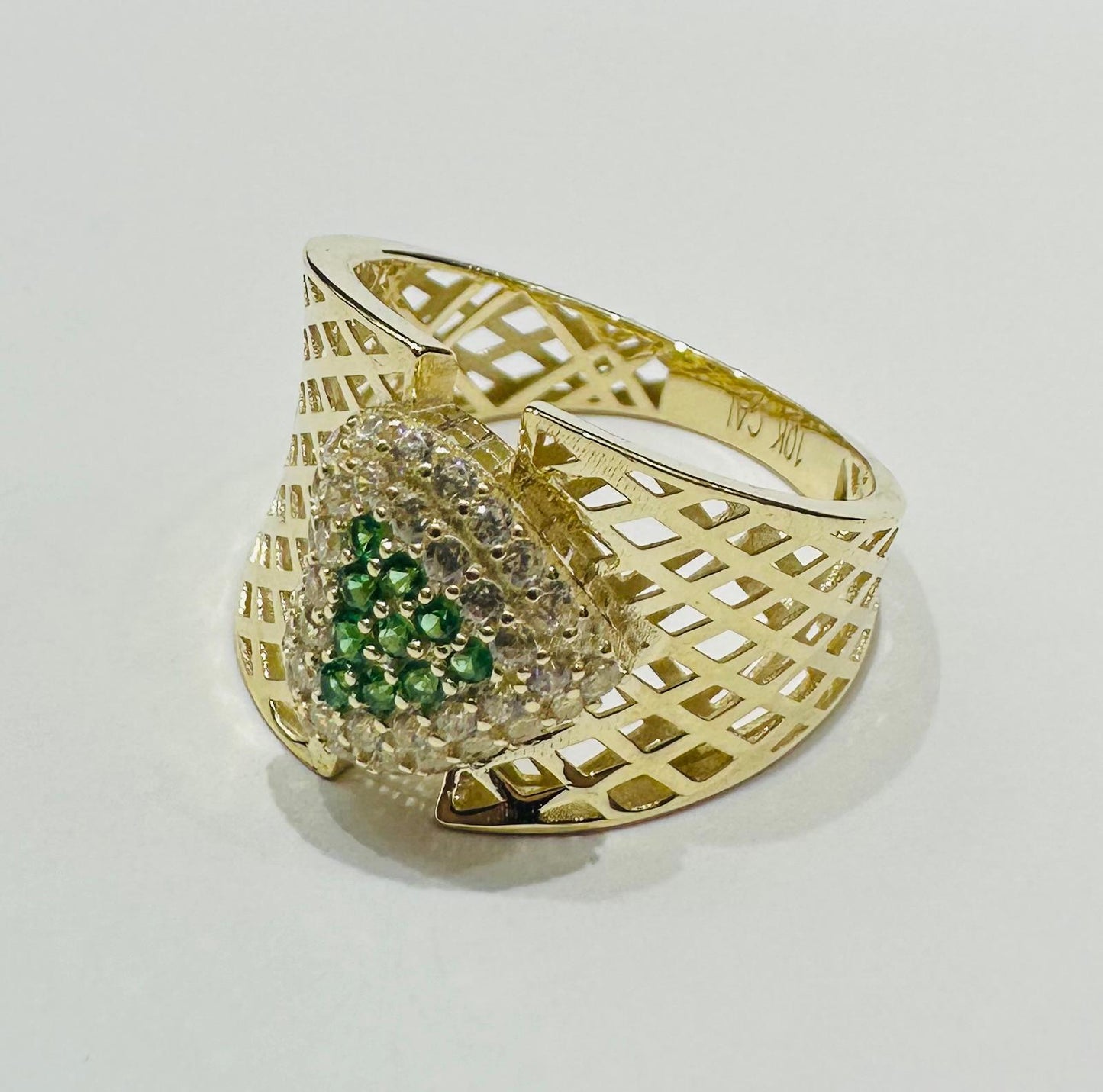 10K GOLD RING WITH SAPPHIRE STONES-WEIGHT: 2.5gm