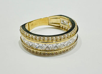 10K GOLD ROUND RING WITH WHITE SAPPHIRE- WEIGHT: 5.0gm